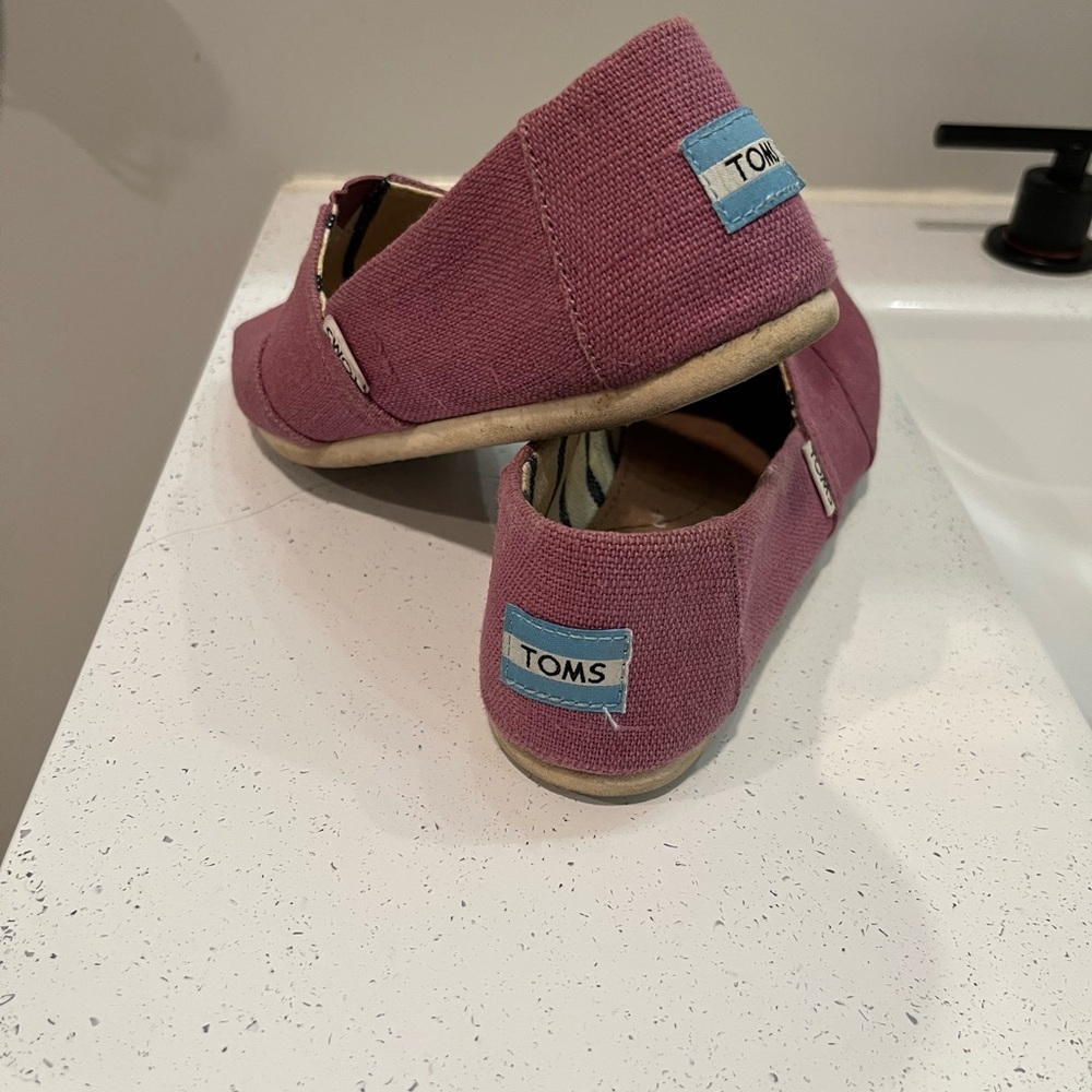 Kids TOMS mauve size 4Y